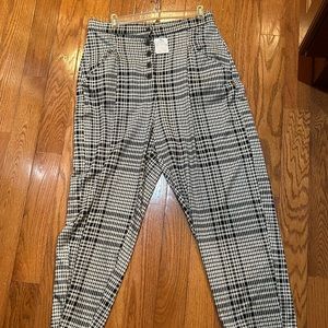NWT L Free People Houndstooth Button Up Pants. Fits like a straight leg pant.